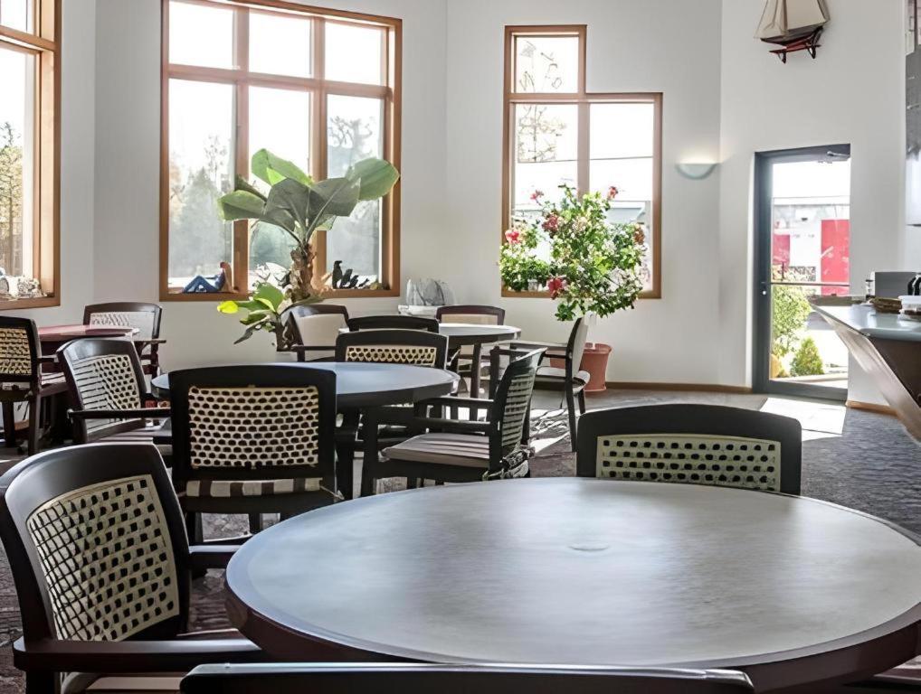 Econo Lodge Lakeshore Manistique Ngoại thất bức ảnh