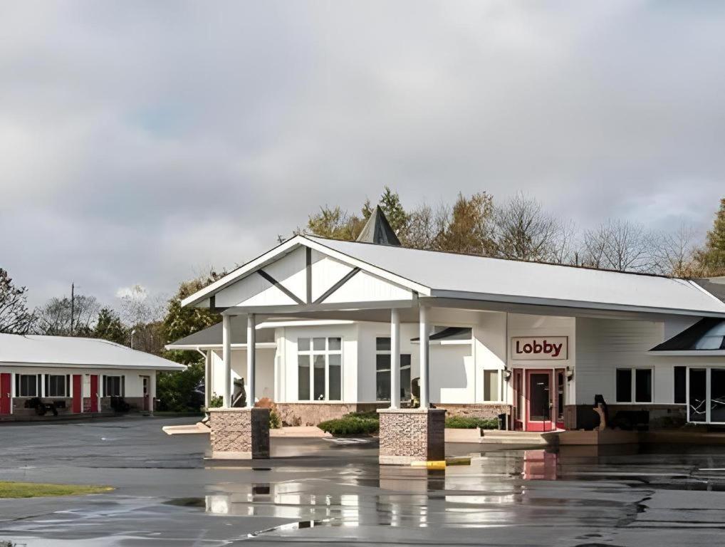 Econo Lodge Lakeshore Manistique Ngoại thất bức ảnh