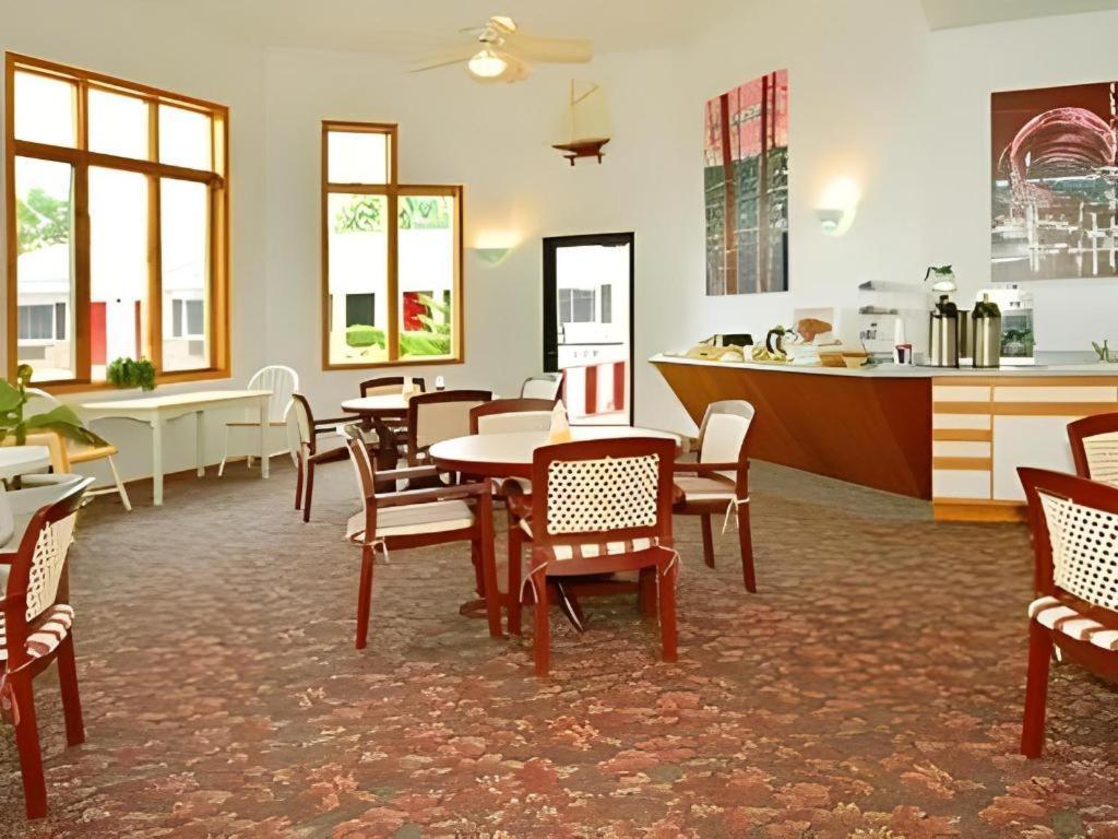 Econo Lodge Lakeshore Manistique Ngoại thất bức ảnh